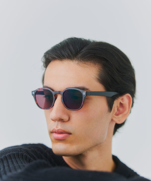 Trunk amber × black